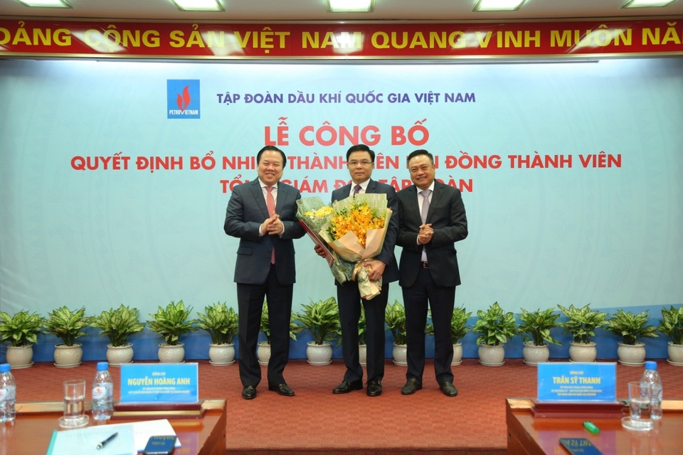 Ông Lê Mạnh Hùng được bổ nhiệm vào ghế nóng Tổng Giám đốc PVN - 1 Ông Lê Mạnh Hùng được bổ nhiệm vào ghế nóng Tổng Giám đốc PVN - 1