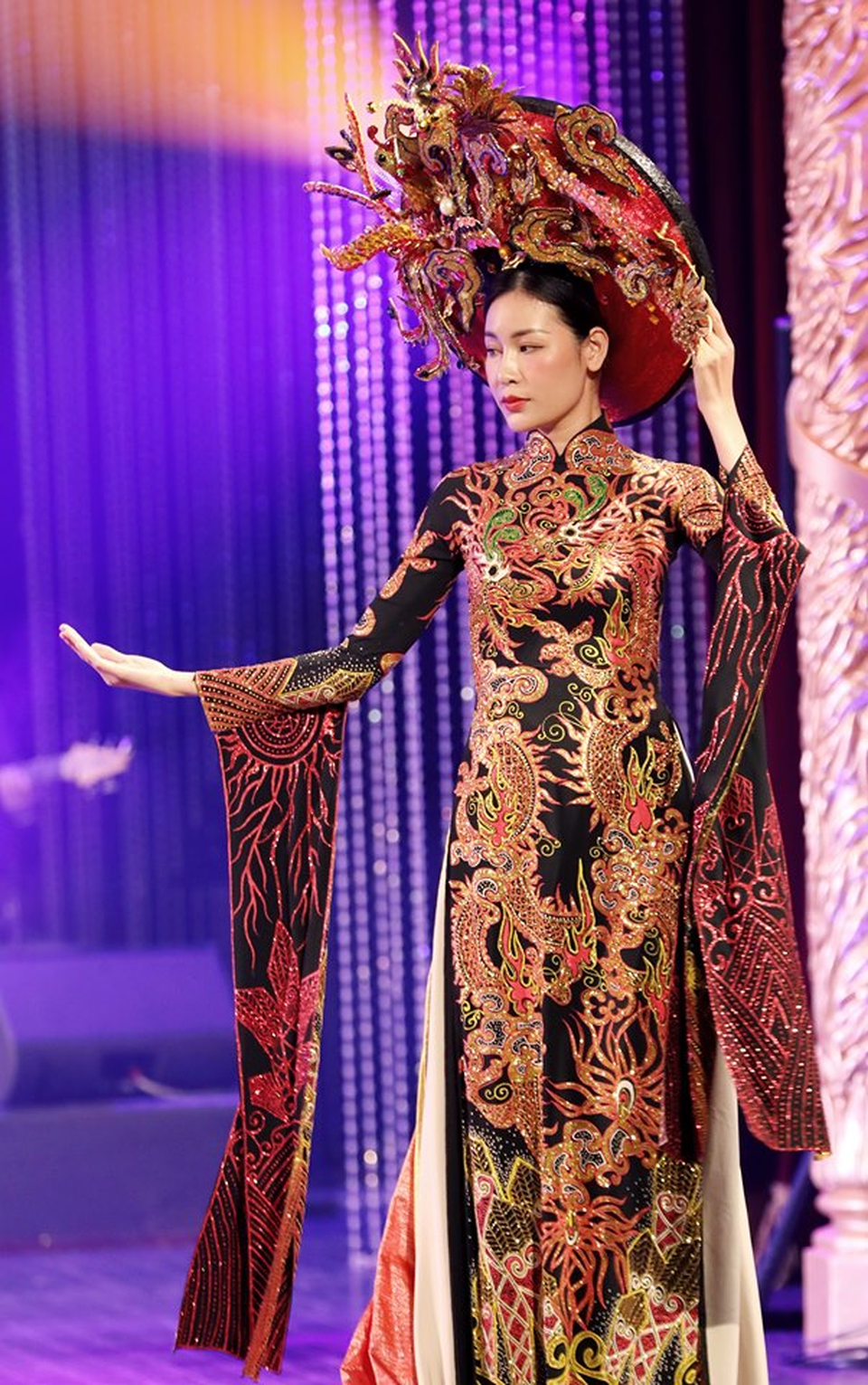 Bùi Thanh Hương giới thiệu BST áo dài mới trong liveshow “Tình mẫu tử 2” - 6 Bùi Thanh Hương giới thiệu BST áo dài mới trong liveshow “Tình mẫu tử 2” - 6