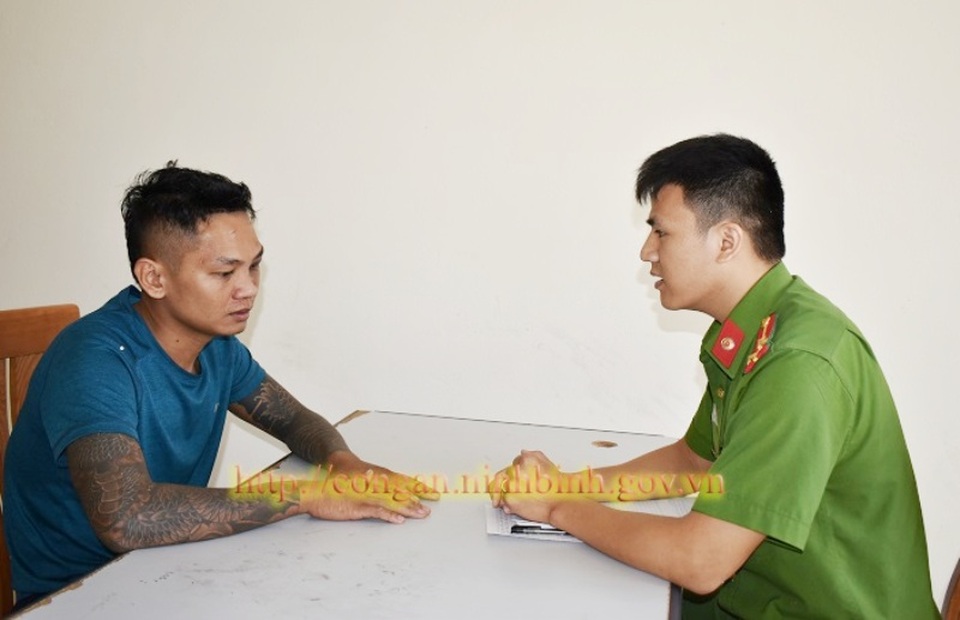 Nam thanh niên bắn 4 phát súng vào nhà đối thủ để “dằn mặt” - 1 Nam thanh niên bắn 4 phát súng vào nhà đối thủ để “dằn mặt” - 1