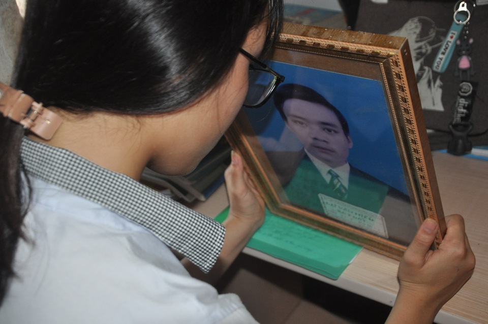Nữ sinh mồ côi chăm em trai ngơ ngẩn, van xin ông bà đừng chết! - 6 Nữ sinh mồ côi chăm em trai ngơ ngẩn, van xin ông bà đừng chết! - 6