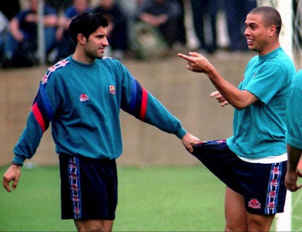 Huyền thoại Figo tha thứ cho Ronaldo béo vì đã “dòm ngó” vợ mình - 2 Huyền thoại Figo tha thứ cho Ronaldo béo vì đã “dòm ngó” vợ mình - 2