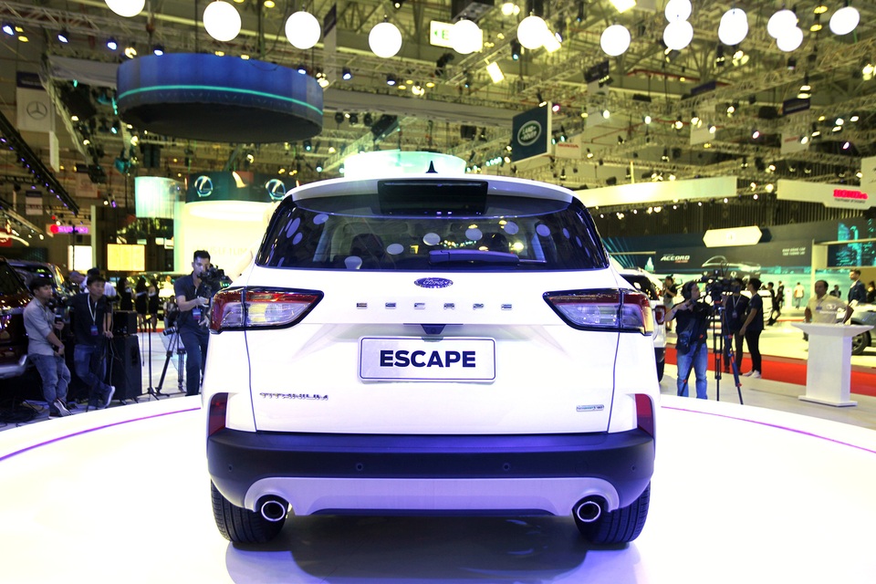 Sự xuất hiện bí hiểm của Ford Escape tại Triển lãm ôtô Việt Nam 2019 - 4 Sự xuất hiện bí hiểm của Ford Escape tại Triển lãm ôtô Việt Nam 2019 - 4
