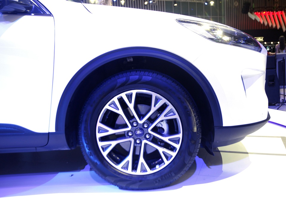 Sự xuất hiện bí hiểm của Ford Escape tại Triển lãm ôtô Việt Nam 2019 - 6 Sự xuất hiện bí hiểm của Ford Escape tại Triển lãm ôtô Việt Nam 2019 - 6