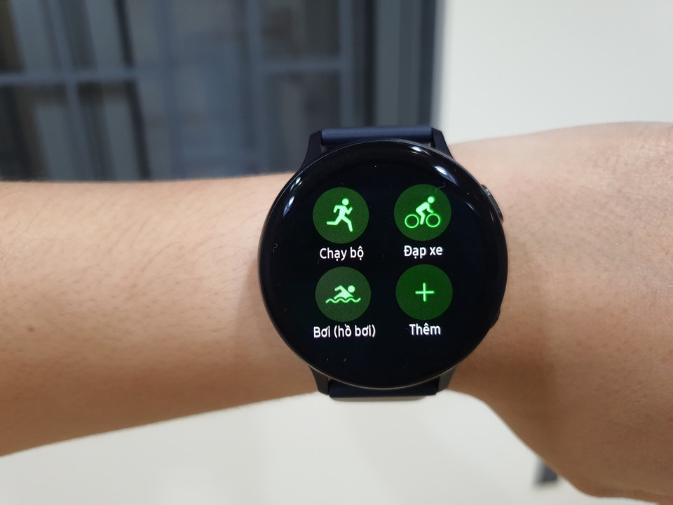 Đánh giá Samsung Galaxy Watch Active 2 - 4