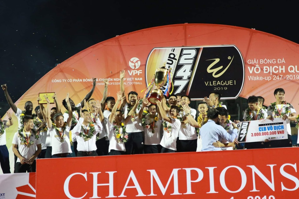 Thua Than Quảng Ninh, CLB Hà Nội nâng Cúp kém vui ở Cửa Ông - 2 Thua Than Quảng Ninh, CLB Hà Nội nâng Cúp kém vui ở Cửa Ông - 2