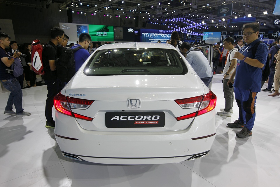 Tiếp tục được nhập khẩu từ Thái Lan, Honda Accord mới có giá từ 1,319 tỉ đồng - 3 Tiếp tục được nhập khẩu từ Thái Lan, Honda Accord mới có giá từ 1,319 tỉ đồng - 3