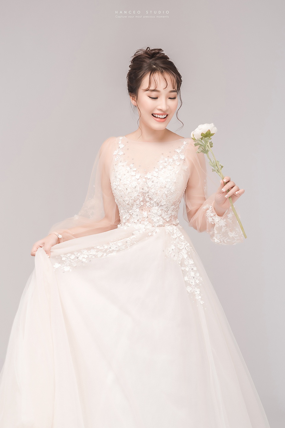 Chuyện tình của cựu hoa khôi sinh viên với “chàng trai bên cạnh năm 17 tuổi” - 1