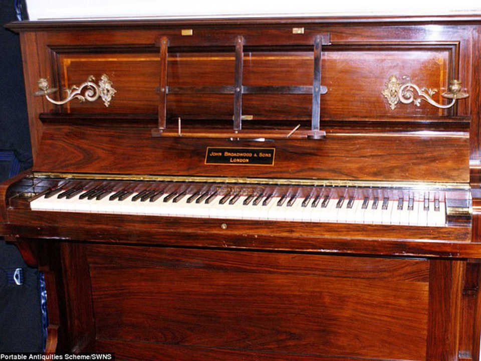 Phát hiện kho báu chục tỷ giấu trong chiếc đàn piano hơn 100 tuổi - 3 Phát hiện kho báu chục tỷ giấu trong chiếc đàn piano hơn 100 tuổi - 3