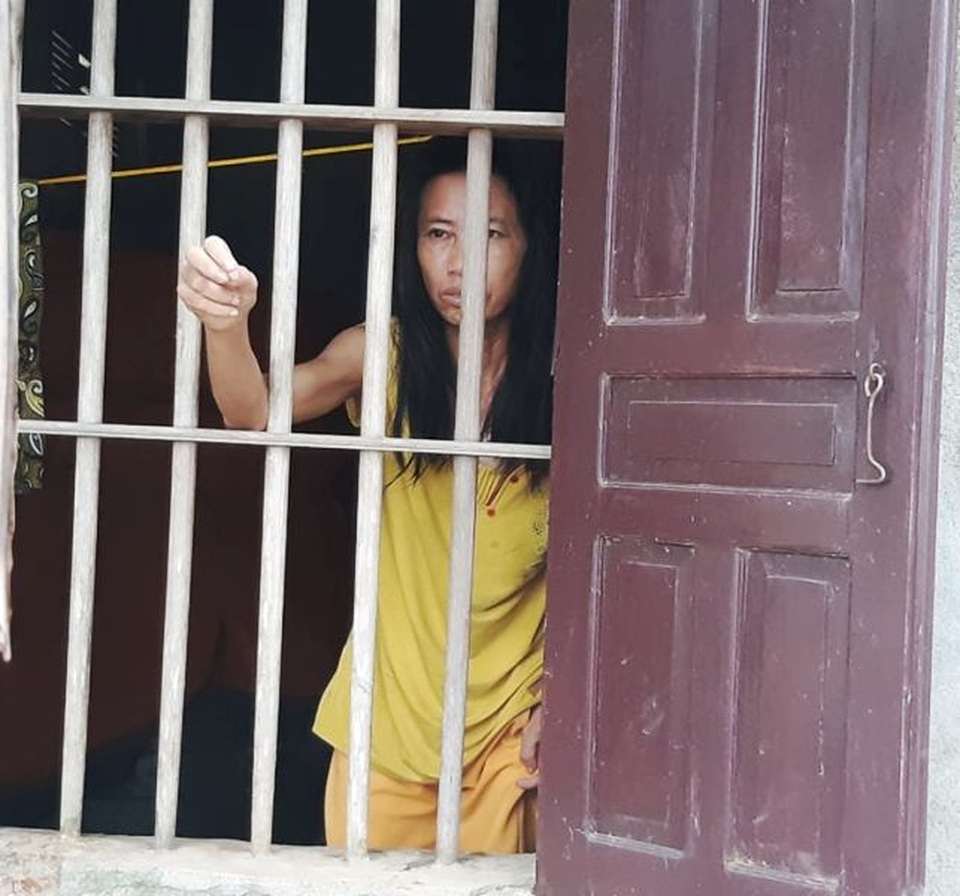 Xót xa người phụ nữ gồng mình chịu cảnh hai người tâm thần trong gia đình hành hạ - 1 Xót xa người phụ nữ gồng mình chịu cảnh hai người tâm thần trong gia đình hành hạ - 1