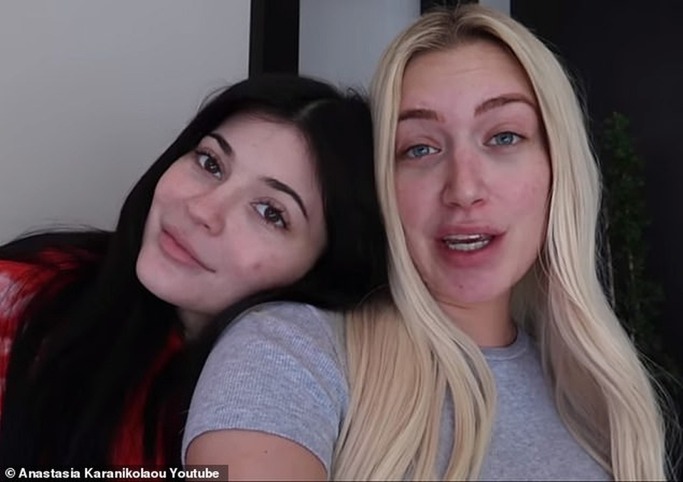Kylie Jenner quá khác lạ khi thiếu son phấn - 1 Kylie Jenner quá khác lạ khi thiếu son phấn - 1