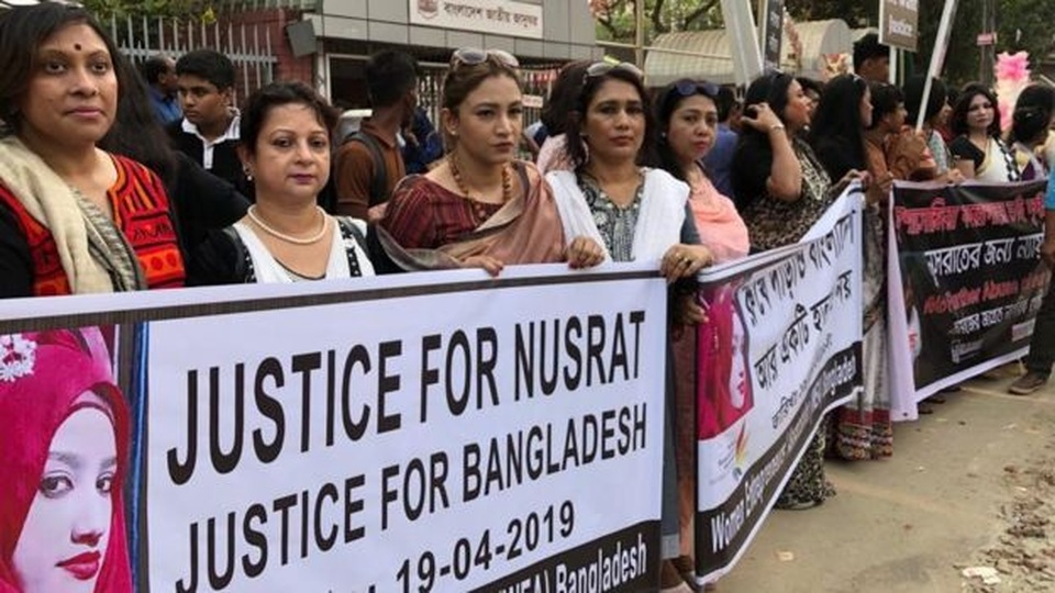 16 người lĩnh án tử hình vì thiêu chết nữ sinh Bangladesh - 2 16 người lĩnh án tử hình vì thiêu chết nữ sinh Bangladesh - 2