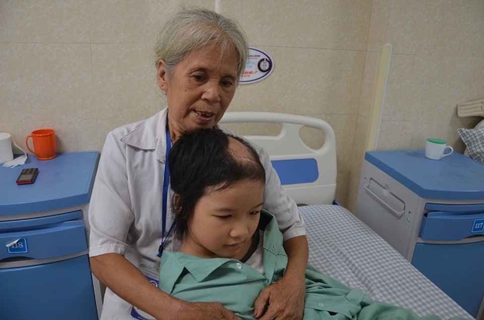 Vượt qua tử thần nơi bệnh viện, 2 bà cháu mạnh tay giúp đỡ hoàn cảnh khó khăn - 3 Vượt qua tử thần nơi bệnh viện, 2 bà cháu mạnh tay giúp đỡ hoàn cảnh khó khăn - 3