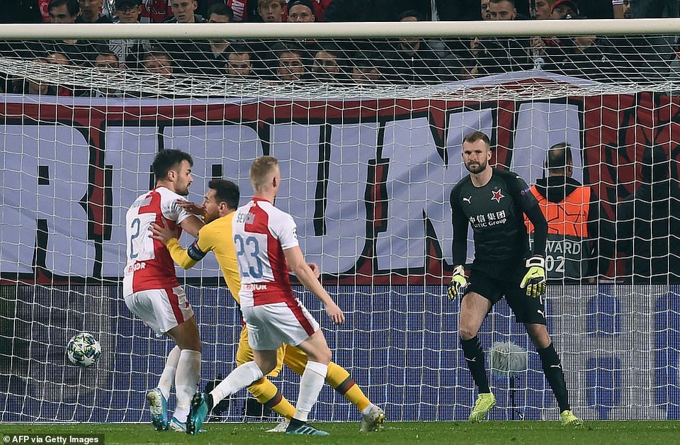 Messi ghi bàn, Barcelona hạ Slavia Praha và vươn lên ngôi đầu bảng - 2