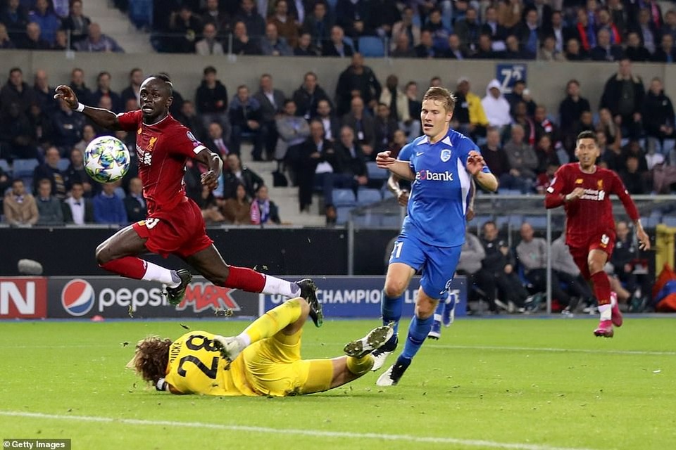 Genk 1-4 Liverpool: Cú đúp của Chamberlain - 4