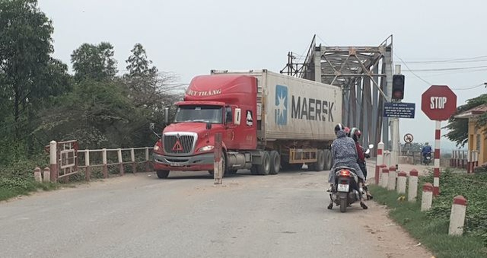 Chi hơn 10 tỷ sửa chữa, cắm biển hạn chế trọng tải trên cây cầu “độc nhất vô nhị” tại Bắc Giang - 2