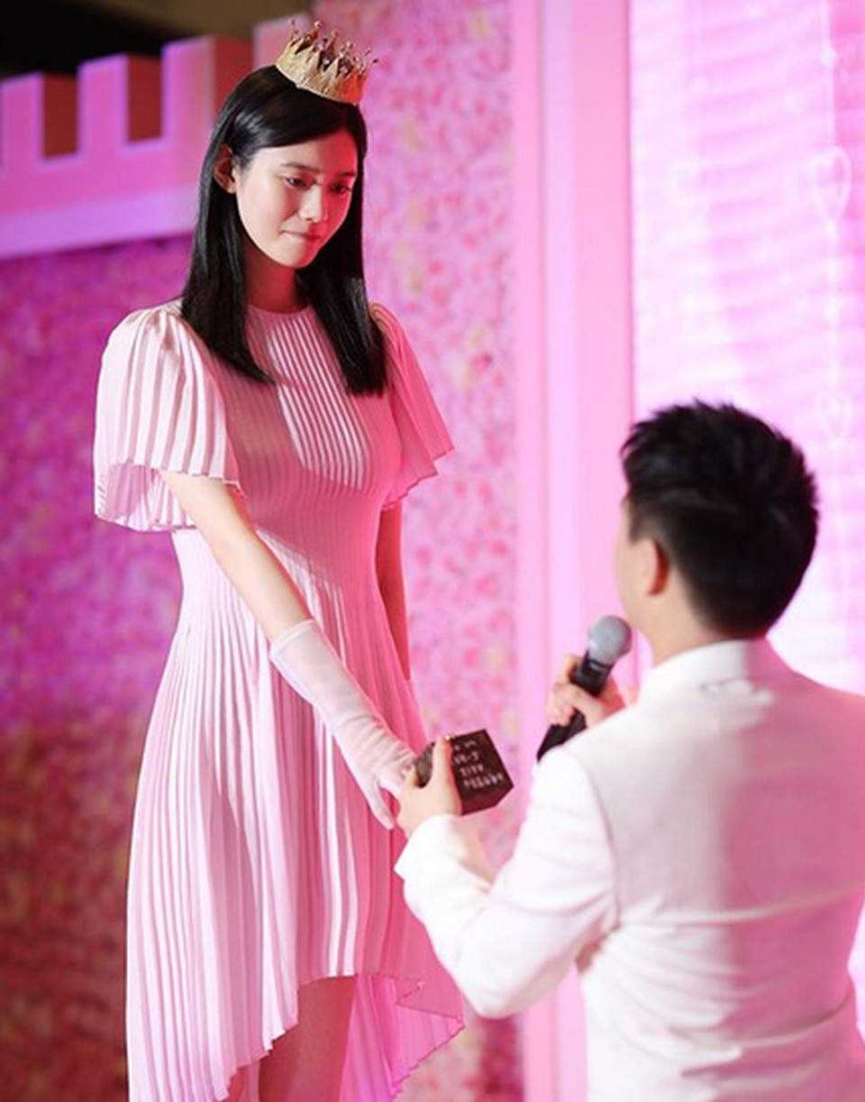 Siêu mẫu Hề Mộng Dao sinh cháu đích tôn cho vua sòng bạc Macau - 3 Siêu mẫu Hề Mộng Dao sinh cháu đích tôn cho vua sòng bạc Macau - 3