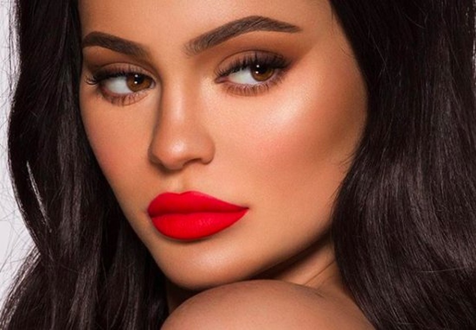Kylie Jenner quá khác lạ khi thiếu son phấn - 5 Kylie Jenner quá khác lạ khi thiếu son phấn - 5