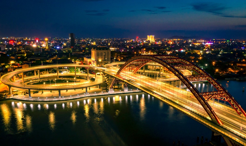 Loại xe nào không được đi qua cây cầu hơn 2.000 tỉ đồng “độc và lạ”? - 1