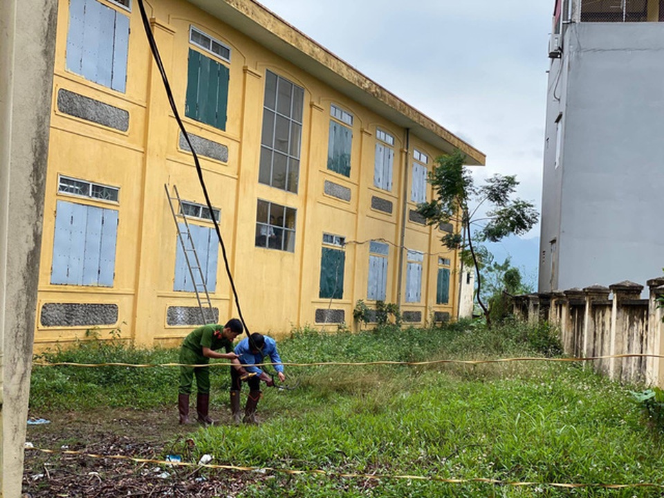 Hà Nội: Học sinh tử vong tại trường nghi do điện giật, công an vào cuộc - 1 Hà Nội: Học sinh tử vong tại trường nghi do điện giật, công an vào cuộc - 1