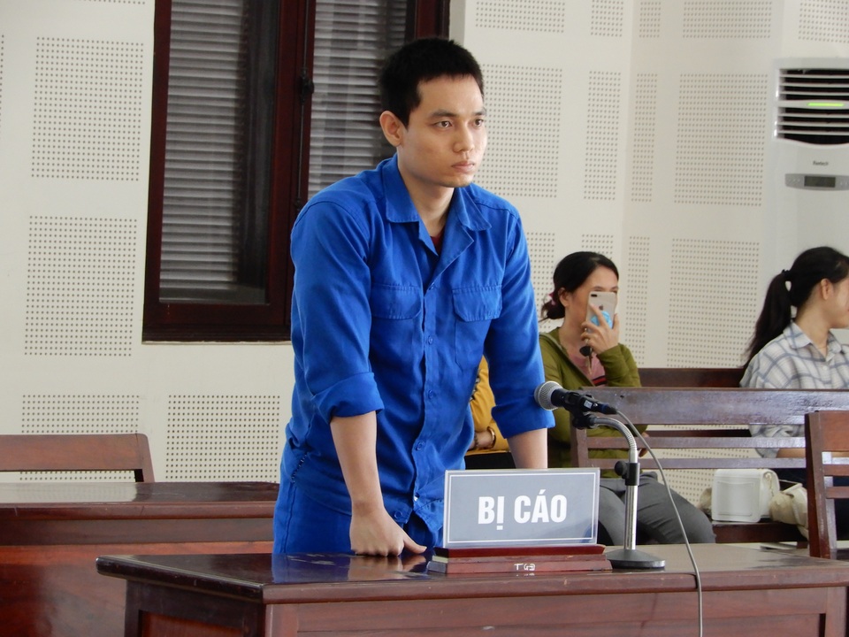 Tăng hình phạt với Thiếu úy công an tạt axit vợ sắp cưới - 1 Tăng hình phạt với Thiếu úy công an tạt axit vợ sắp cưới - 1