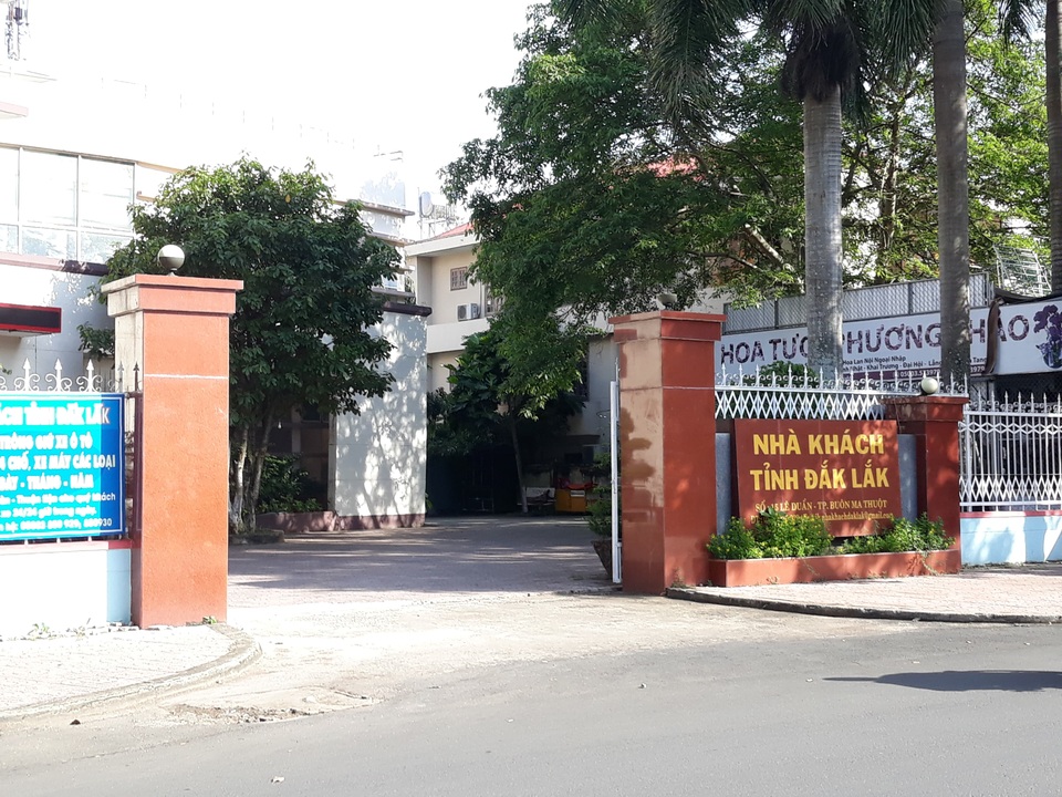 Nữ Phó phòng Hành chính Văn phòng Tỉnh ủy mua bằng giả để thăng tiến - 1