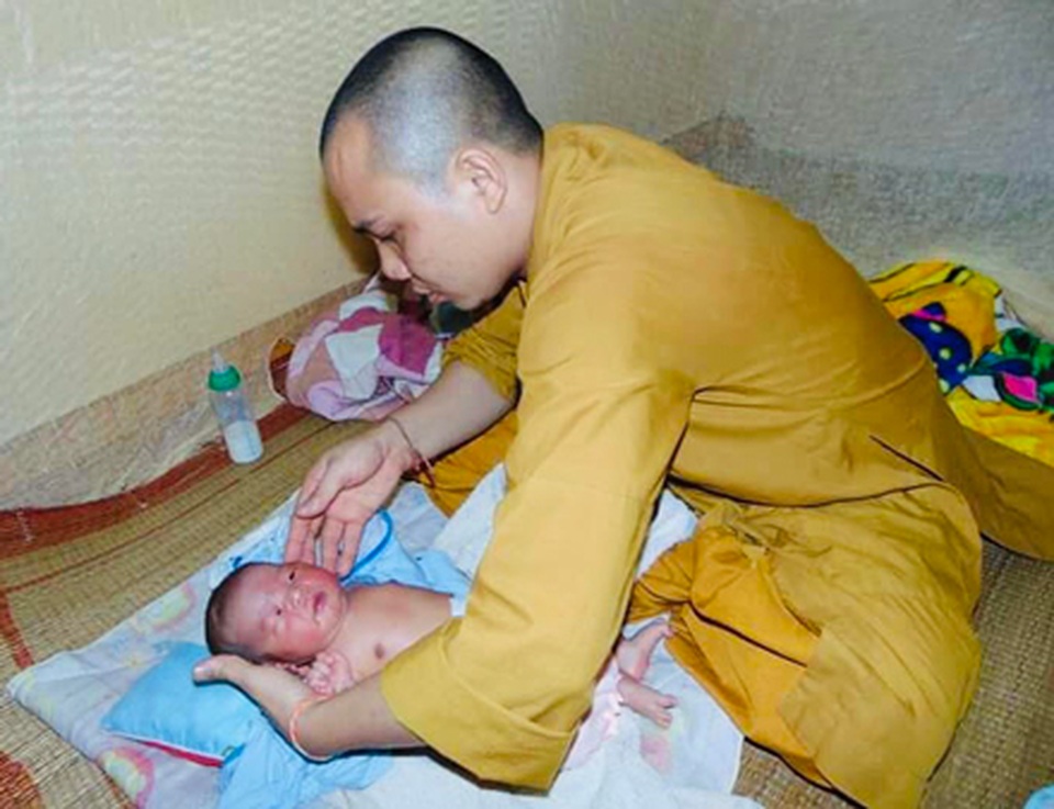 200 đứa trẻ họ Hồ lớn lên trong vòng tay của thầy trụ trì chùa Hồng Quang - 8 200 đứa trẻ họ Hồ lớn lên trong vòng tay của thầy trụ trì chùa Hồng Quang - 8