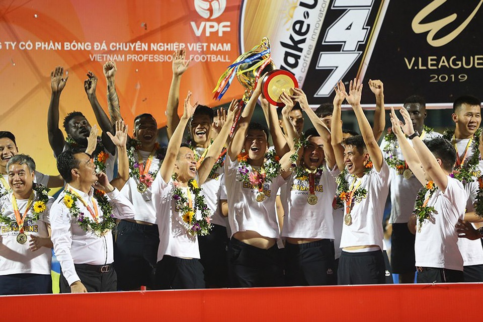 V-League 2019 khép lại và câu chuyện của các ông bầu bóng đá - 2 V-League 2019 khép lại và câu chuyện của các ông bầu bóng đá - 2