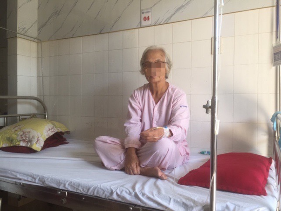 Khối bã thức ăn kỳ dị trong dạ dày bệnh nhân do món ăn nhiều người mê - 3 Khối bã thức ăn kỳ dị trong dạ dày bệnh nhân do món ăn nhiều người mê - 3