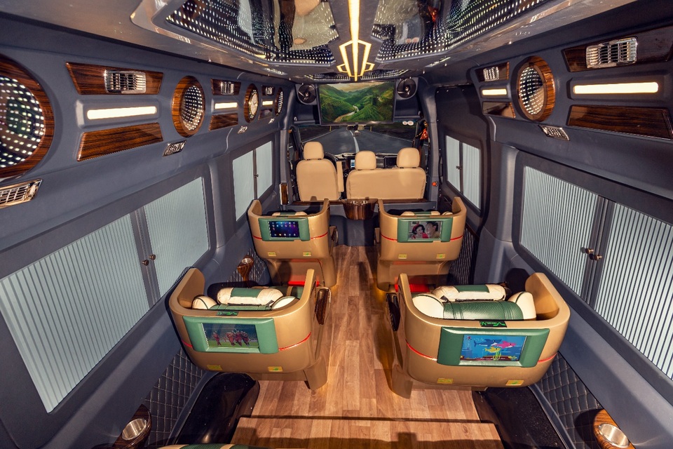 Khai trương tưng bừng Limousine 9 ghế boeing siêu xịn du lịch Sài Gòn – Vũng Tàu - 3 Khai trương tưng bừng Limousine 9 ghế boeing siêu xịn du lịch Sài Gòn – Vũng Tàu - 3