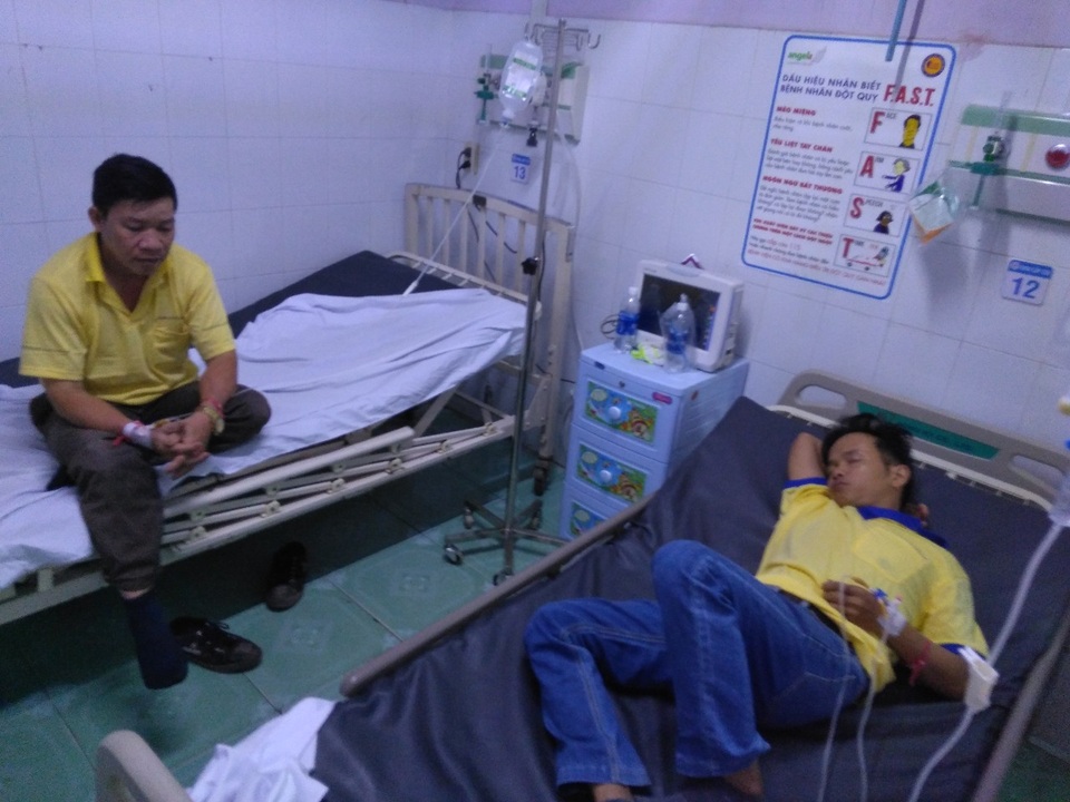 Hàng loạt công nhân nhập viện nghi ngộ độc thực phẩm - 1 Hàng loạt công nhân nhập viện nghi ngộ độc thực phẩm - 1
