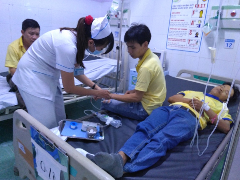 Hàng loạt công nhân nhập viện nghi ngộ độc thực phẩm - 3 Hàng loạt công nhân nhập viện nghi ngộ độc thực phẩm - 3