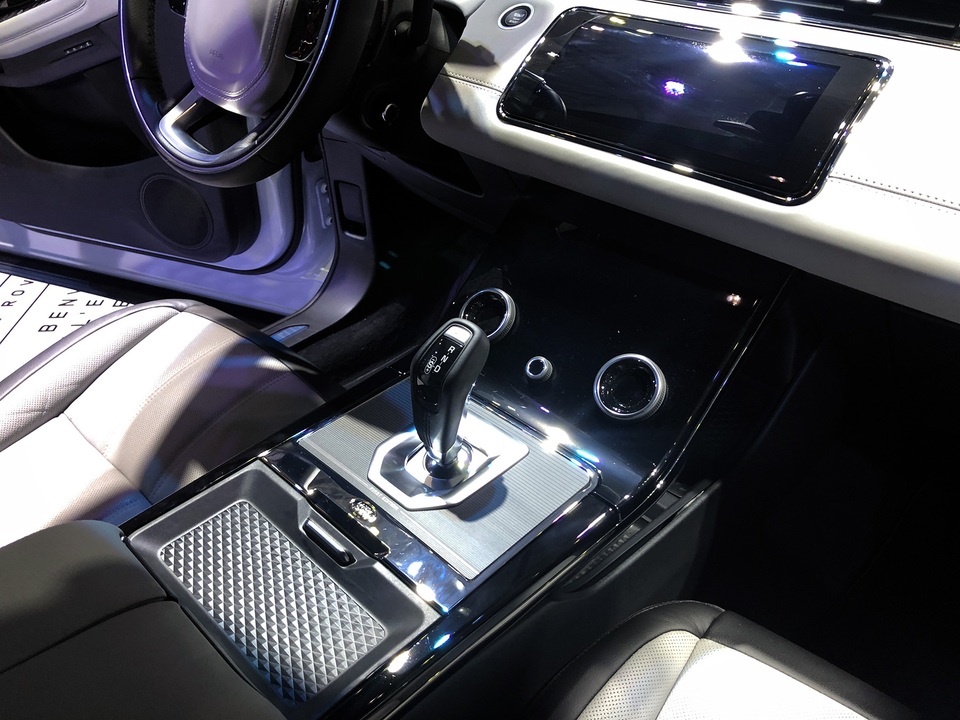 Land Rover có nhà phân phối mới, chính thức giới thiệu Evoque thế hệ thứ 2 - 7 Land Rover có nhà phân phối mới, chính thức giới thiệu Evoque thế hệ thứ 2 - 7