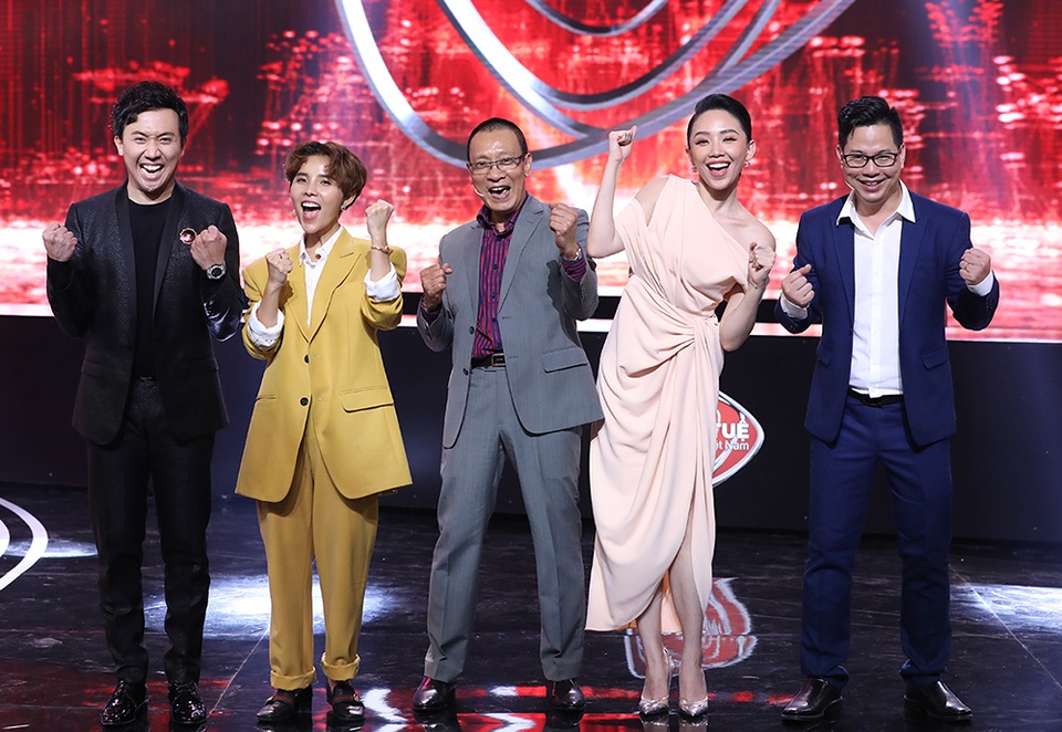 Lại Văn Sâm áp lực khi ngồi nghế nóng show truyền hình về trí tuệ - 2 Lại Văn Sâm áp lực khi ngồi nghế nóng show truyền hình về trí tuệ - 2