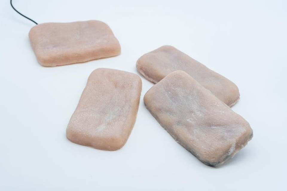 Độc đáo ốp điện thoại da người “biết” diễn tả cảm xúc khi bị nhéo, bị cù - 2 Độc đáo ốp điện thoại da người “biết” diễn tả cảm xúc khi bị nhéo, bị cù - 2