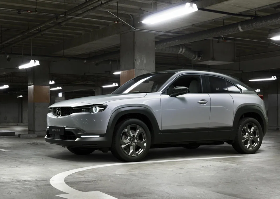 Mazda chính thức ra mắt mẫu xe chạy điện đầu tiên MX-30 - 1 Mazda chính thức ra mắt mẫu xe chạy điện đầu tiên MX-30 - 1