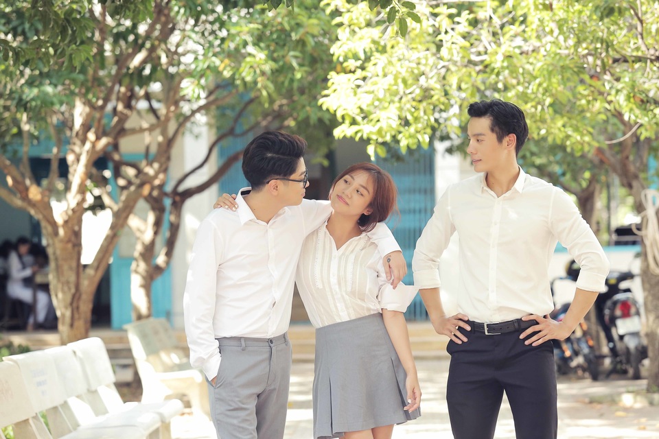 Cao Xuân Tài đeo nhẫn cưới cho Văn Mai Hương - 2