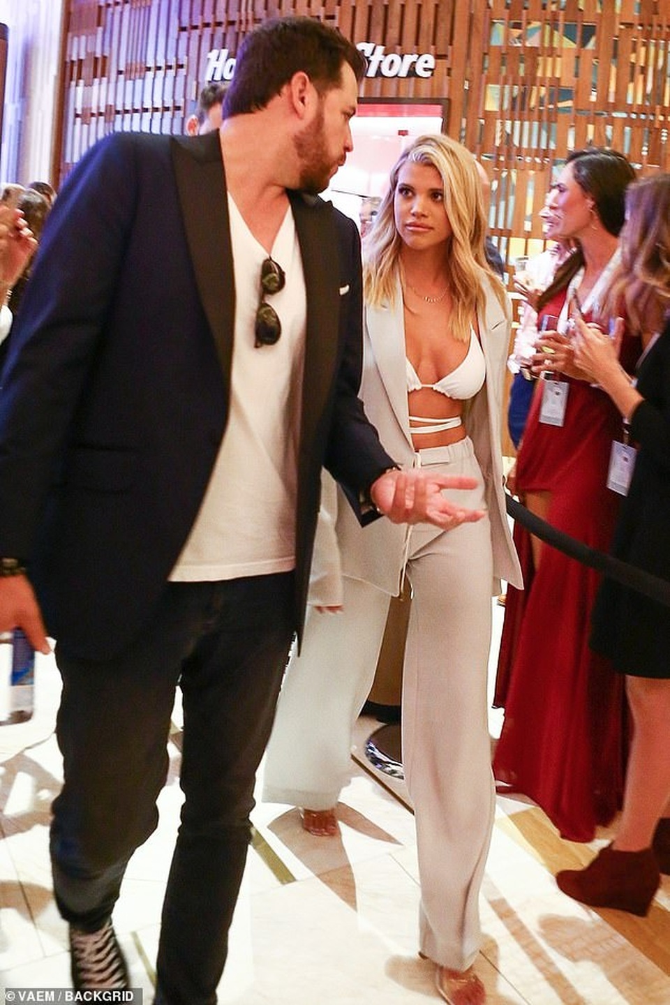 Sofia Richie khoe cơ bụng đáng ngưỡng mộ - 2 Sofia Richie khoe cơ bụng đáng ngưỡng mộ - 2