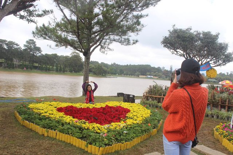 Theo BTC, vườn hoa thành phố Đà Lạt sẽ tiếp tục được đầu tư, thu hút sự tham gia của các tổ chức, cá nhân trong và ngoài nước để trở thành một công viên hoa độc đáo, hấp dẫn nhân dịp lễ hội. Theo BTC, vườn hoa thành phố Đà Lạt sẽ tiếp tục được đầu tư, thu hút sự tham gia của các tổ chức, cá nhân trong và ngoài nước để trở thành một công viên hoa độc đáo, hấp dẫn nhân dịp lễ hội.(ảnh: Ngọc Hà)