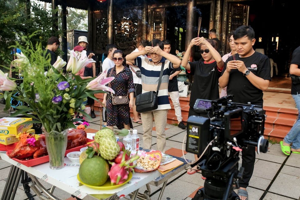 Nam Thư nể phục tinh thần làm việc của đàn chị Kiều Linh - 1 Nam Thư nể phục tinh thần làm việc của đàn chị Kiều Linh - 1