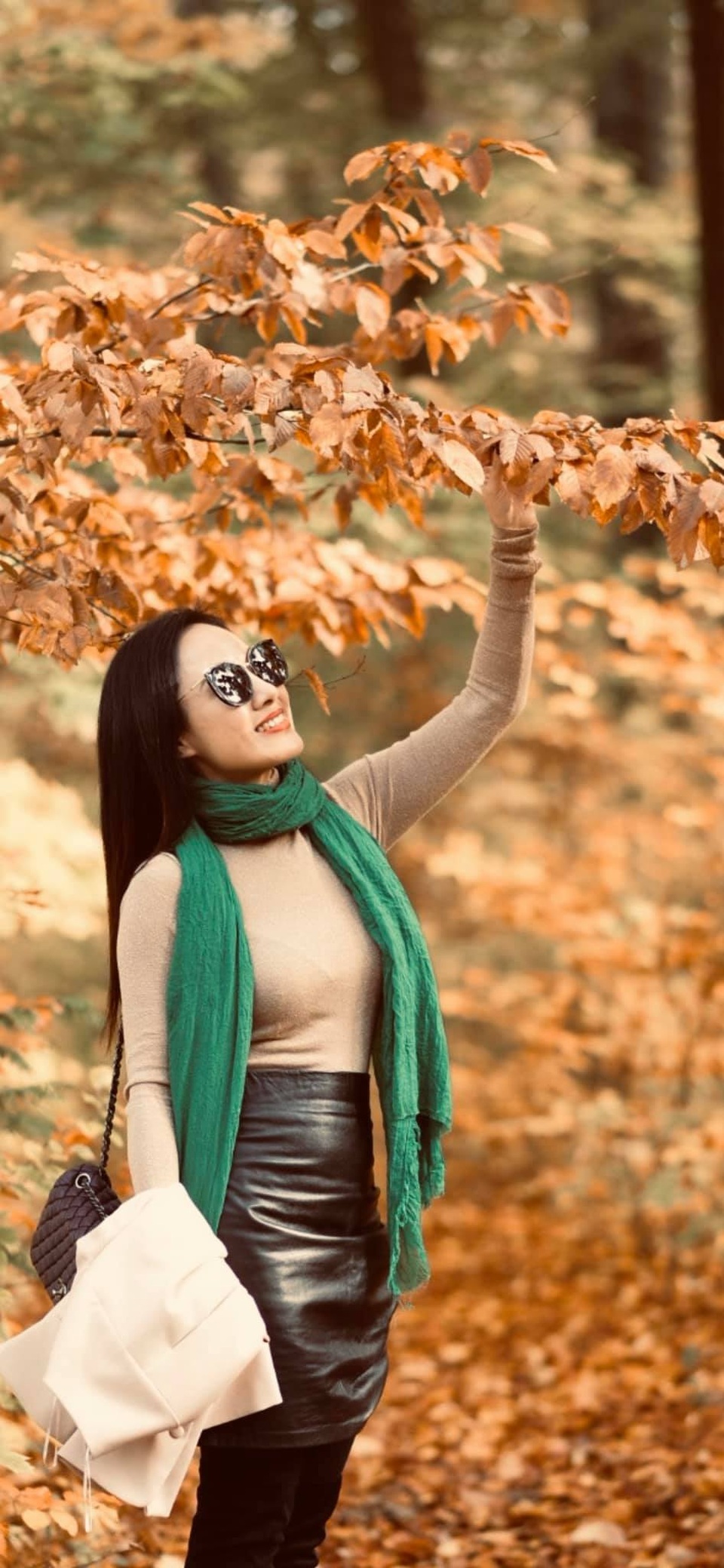 BTV Hoài Anh khoe dáng quyến rũ giữa mùa thu châu Âu - 5 BTV Hoài Anh khoe dáng quyến rũ giữa mùa thu châu Âu - 5