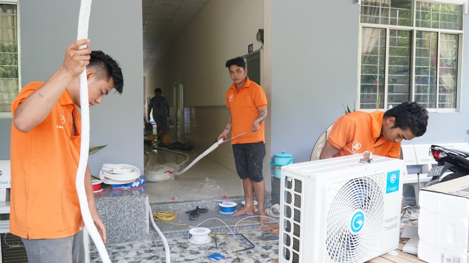 Người dân xã đảo Tiên Hải lần đầu tiên được sử dụng điện lưới quốc gia - 4 Người dân xã đảo Tiên Hải lần đầu tiên được sử dụng điện lưới quốc gia - 4