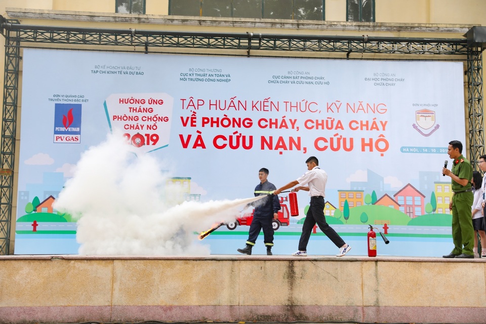 Chương trình “Tháng phòng chống cháy nổ 2019” đã diễn ra thành công tốt đẹp - 2
