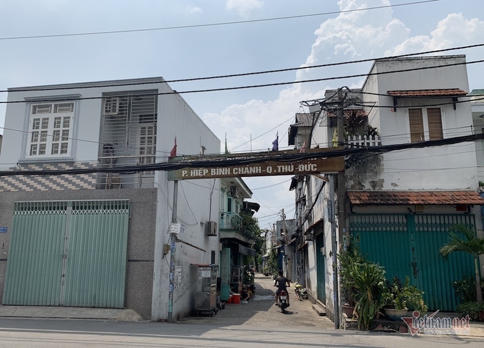 Công trình trái phép trên khu đất 5.800m2 của quan quận Thủ Đức và người thân - 1 Công trình trái phép trên khu đất 5.800m2 của quan quận Thủ Đức và người thân - 1