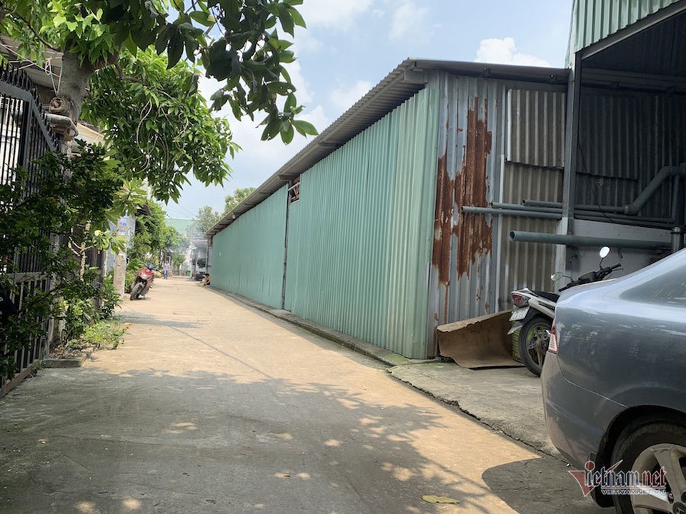 Công trình trái phép trên khu đất 5.800m2 của quan quận Thủ Đức và người thân - 6 Công trình trái phép trên khu đất 5.800m2 của quan quận Thủ Đức và người thân - 6