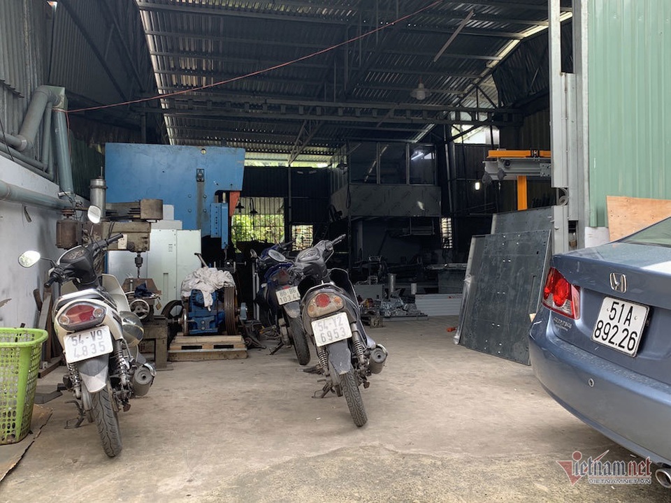 Công trình trái phép trên khu đất 5.800m2 của quan quận Thủ Đức và người thân - 7 Công trình trái phép trên khu đất 5.800m2 của quan quận Thủ Đức và người thân - 7