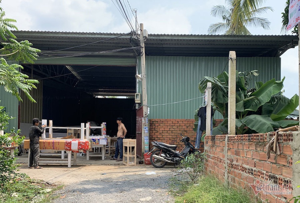 Công trình trái phép trên khu đất 5.800m2 của quan quận Thủ Đức và người thân - 8 Công trình trái phép trên khu đất 5.800m2 của quan quận Thủ Đức và người thân - 8