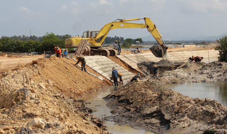 La liệt sai phạm tại Dự án kè chống xói lở đầm Cù Mông tại Phú Yên - 1 La liệt sai phạm tại Dự án kè chống xói lở đầm Cù Mông tại Phú Yên - 1