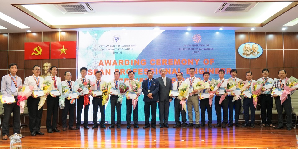 Kỹ sư của Tổng Cty Điện lực miền Nam được công nhận Kỹ sư chuyên nghiệp ASEAN - 1 Kỹ sư của Tổng Cty Điện lực miền Nam được công nhận Kỹ sư chuyên nghiệp ASEAN - 1