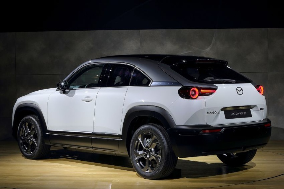 Mazda chính thức ra mắt mẫu xe chạy điện đầu tiên MX-30 - 11 Mazda chính thức ra mắt mẫu xe chạy điện đầu tiên MX-30 - 11