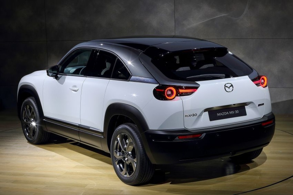 Mazda chính thức ra mắt mẫu xe chạy điện đầu tiên MX-30 - 13 Mazda chính thức ra mắt mẫu xe chạy điện đầu tiên MX-30 - 13